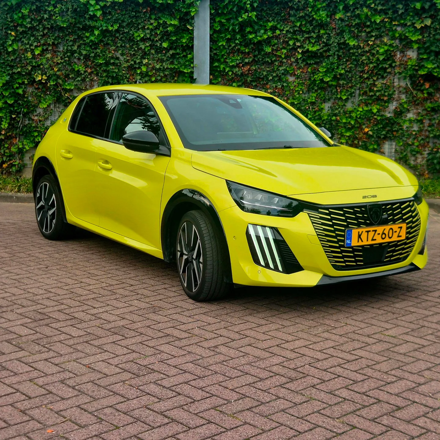 Peugeot e-208 (2024) — foto 1