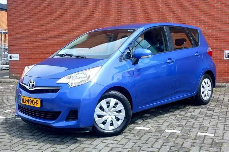 Toyota Verso S (2011)