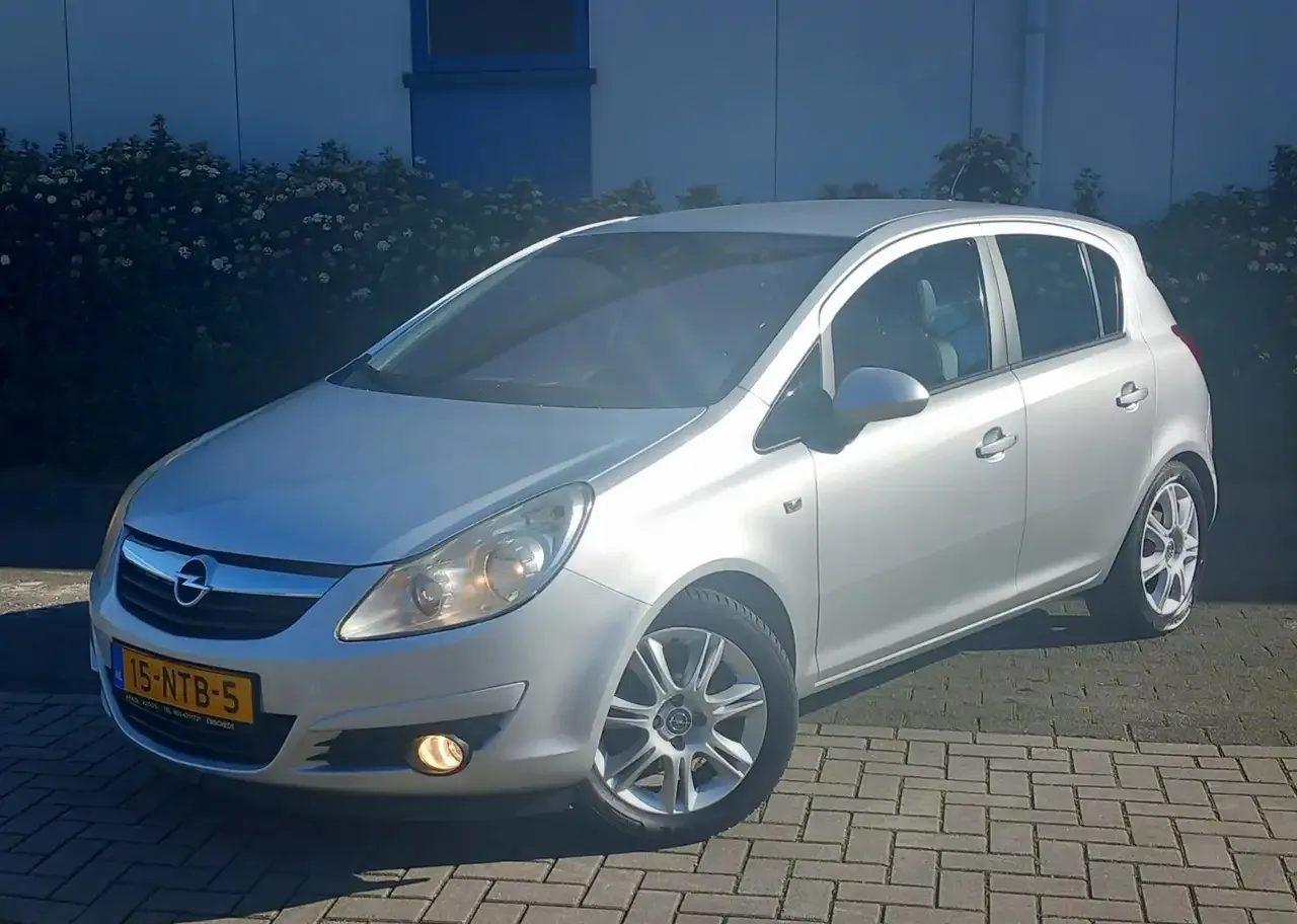 Opel Corsa (2010) — foto 1
