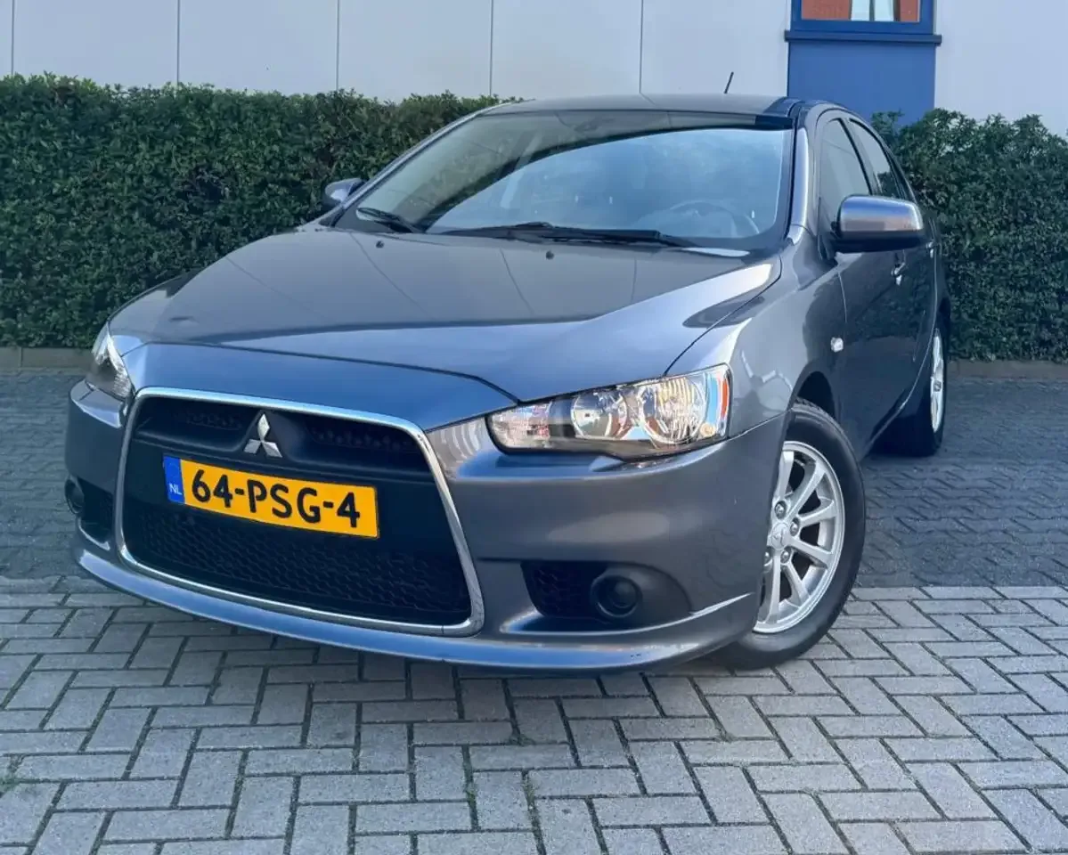 Mitsubishi Lancer (2011) — foto 1
