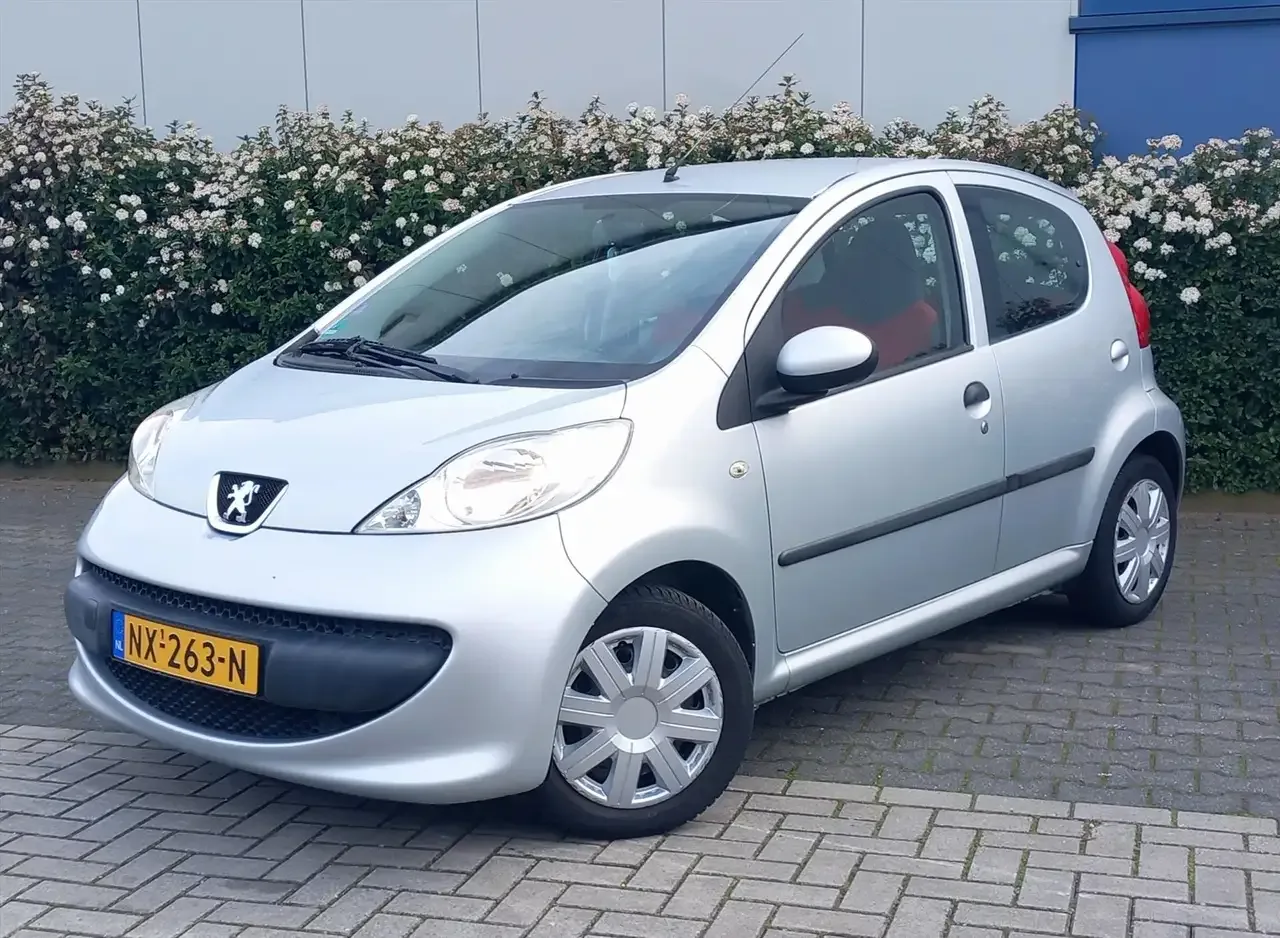Peugeot 107 (2007) — foto 1