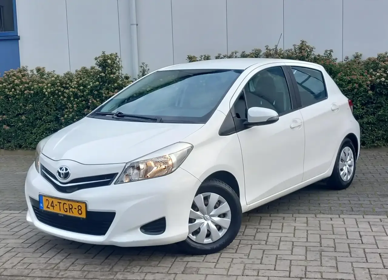 Toyota Yaris (2012) — foto 1
