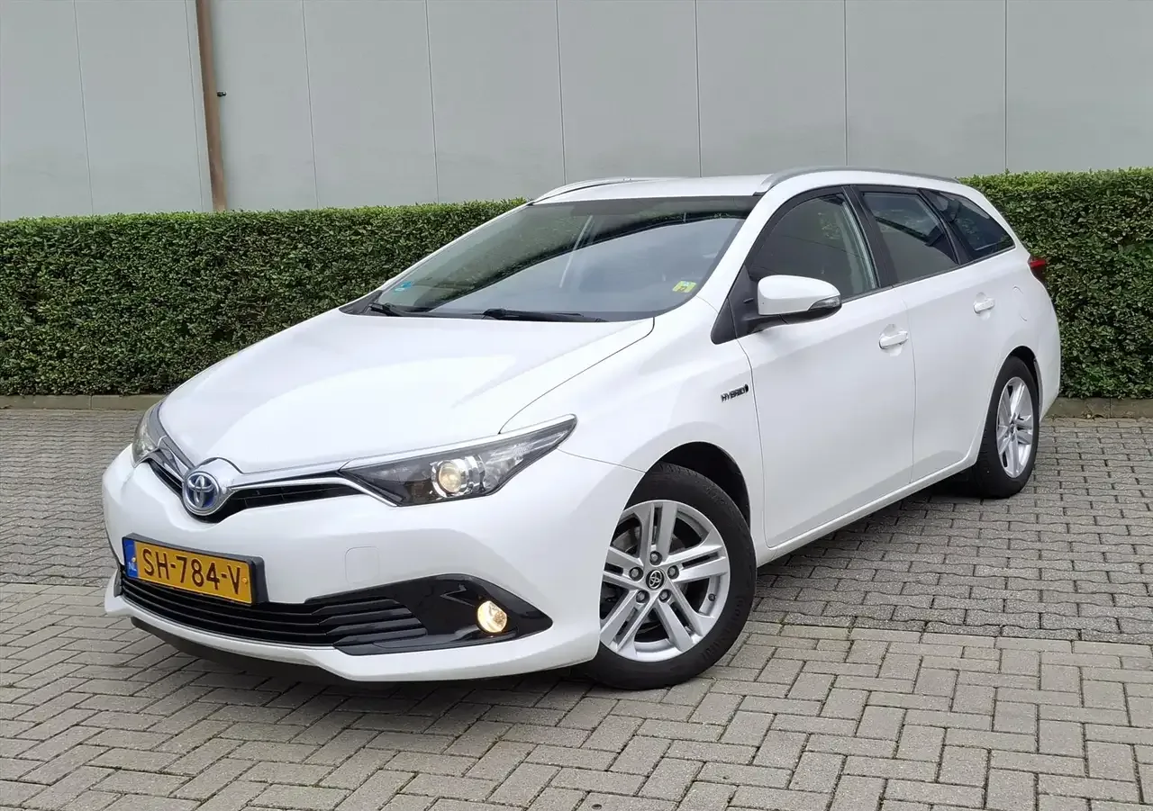 Toyota Auris (2016) — foto 1