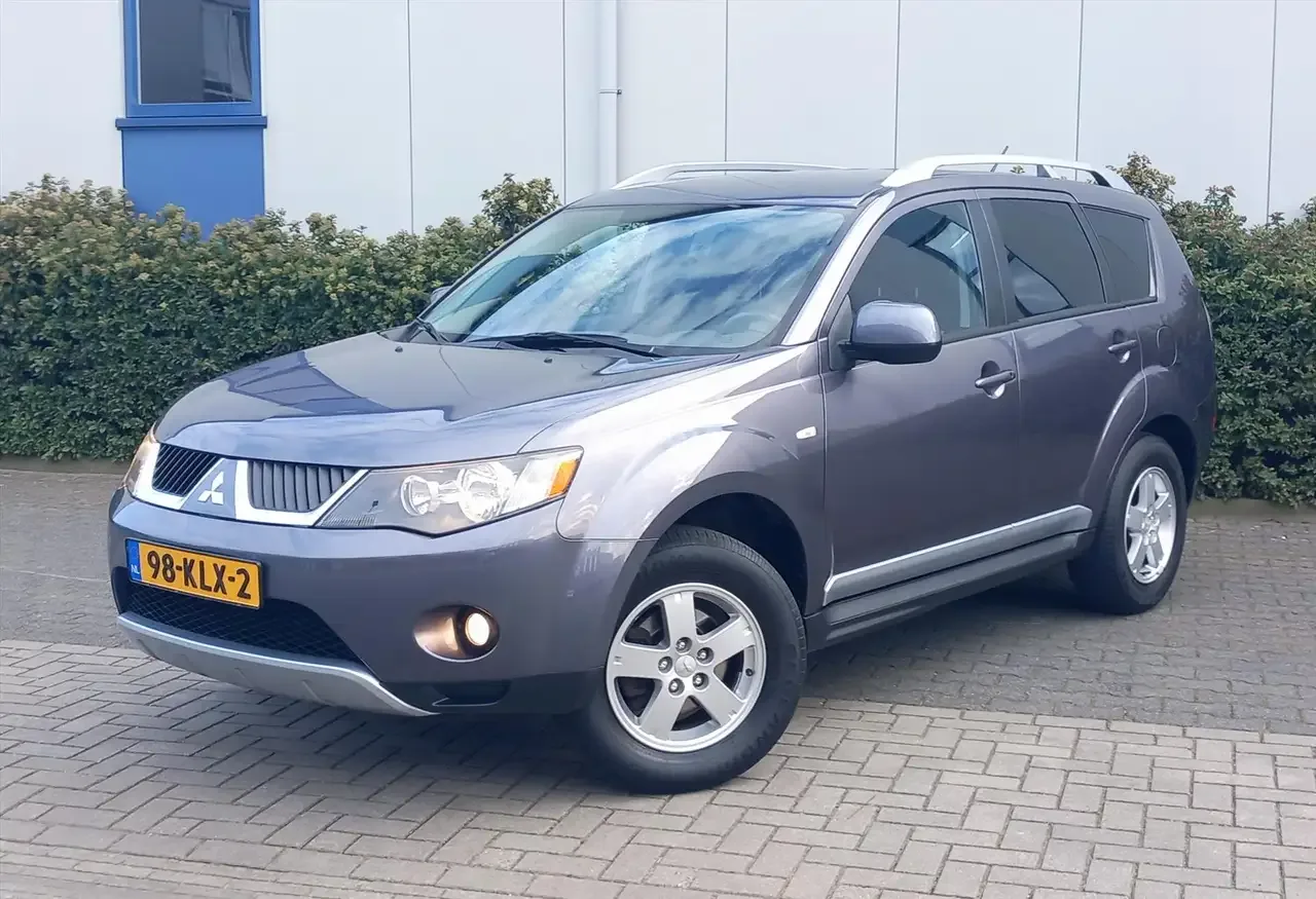 Mitsubishi Outlander (2010) — foto 1