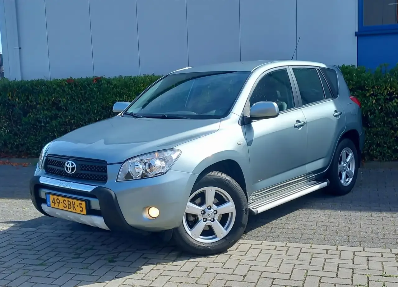 Toyota RAV4 (2007) — foto 1