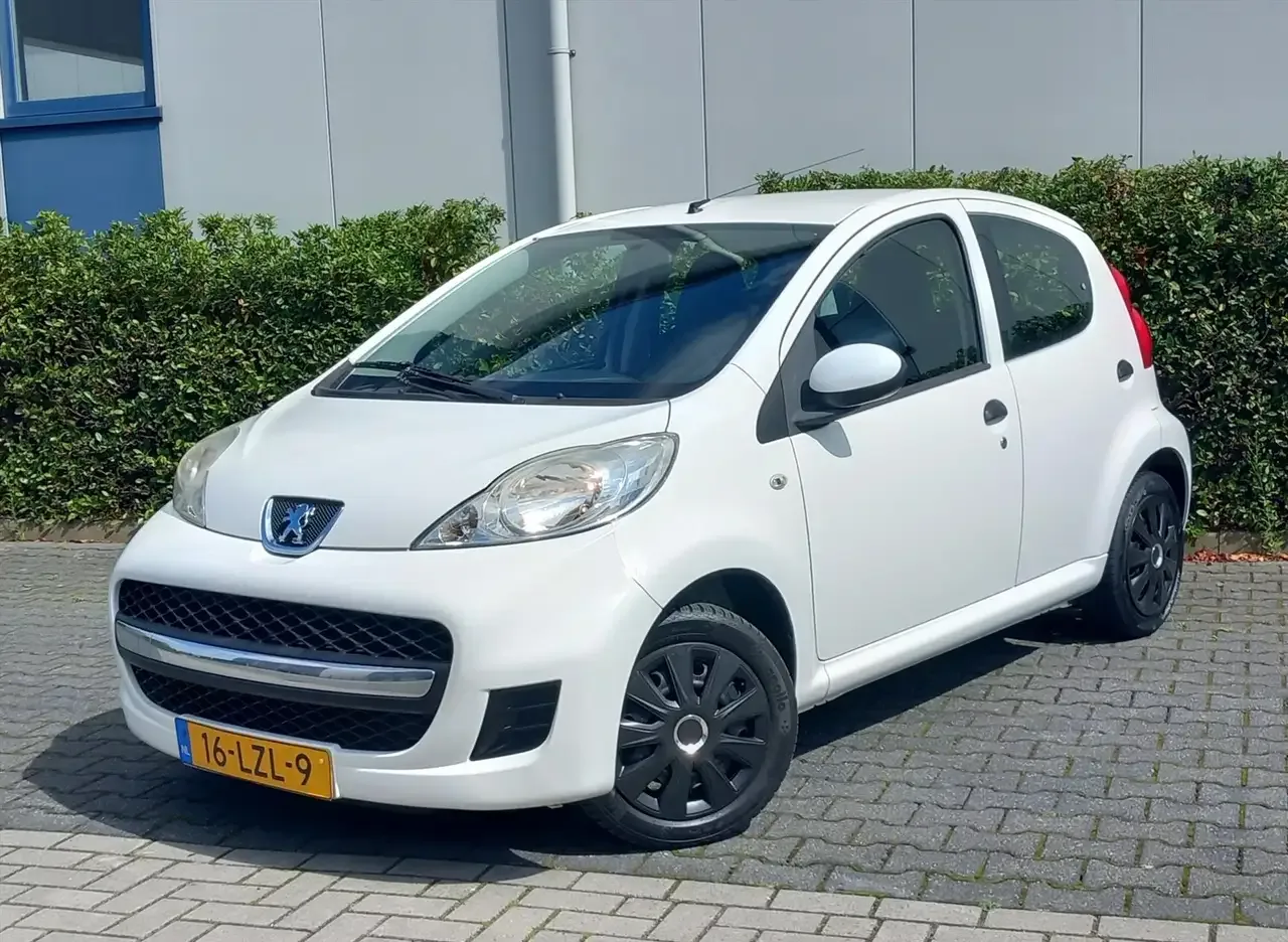 Peugeot 107 (2010) — foto 1