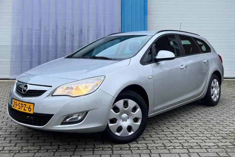 Opel Astra (2011)