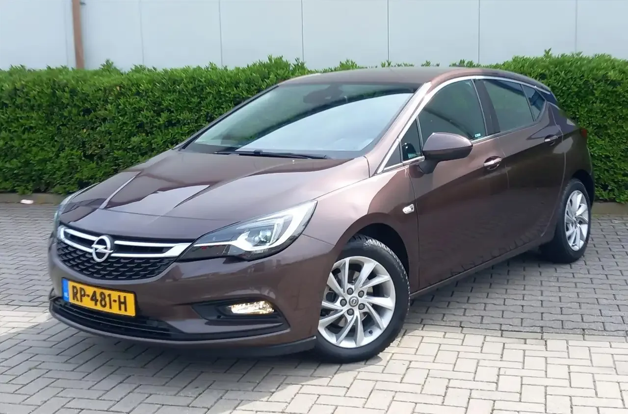 Opel Astra (2018) — foto 1