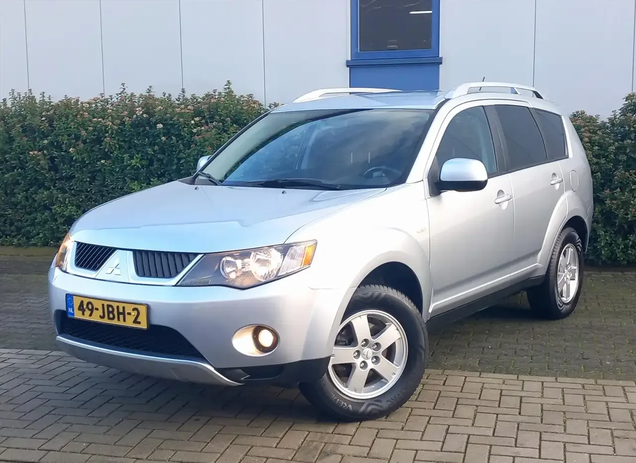 Mitsubishi Outlander (2009) — foto 1