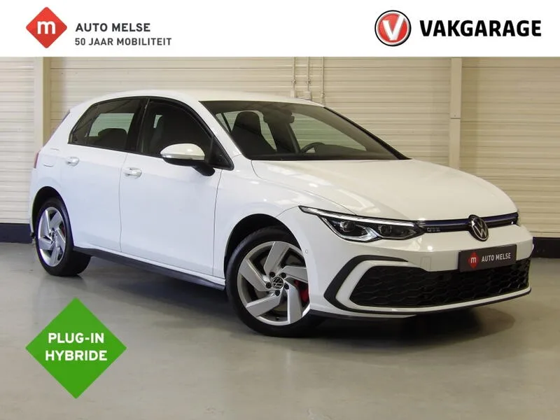 Volkswagen Golf (2022) — foto 1