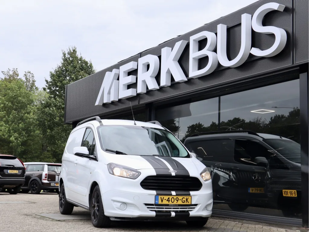 Ford Transit Courier (2017) — foto 1