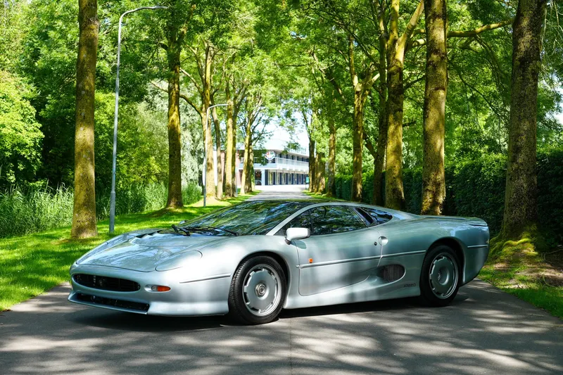 Jaguar XJ220 (1993)