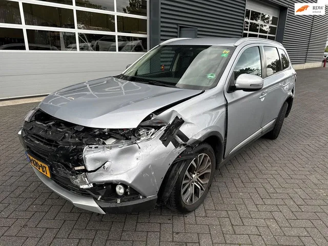 Mitsubishi Outlander (2024) — foto 1