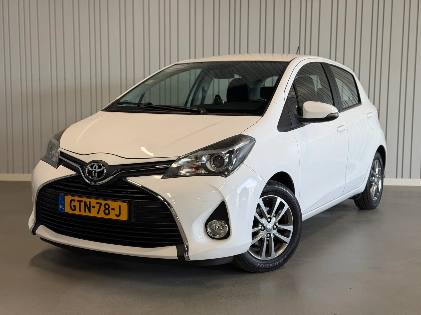 Toyota Yaris (2015) — foto 1