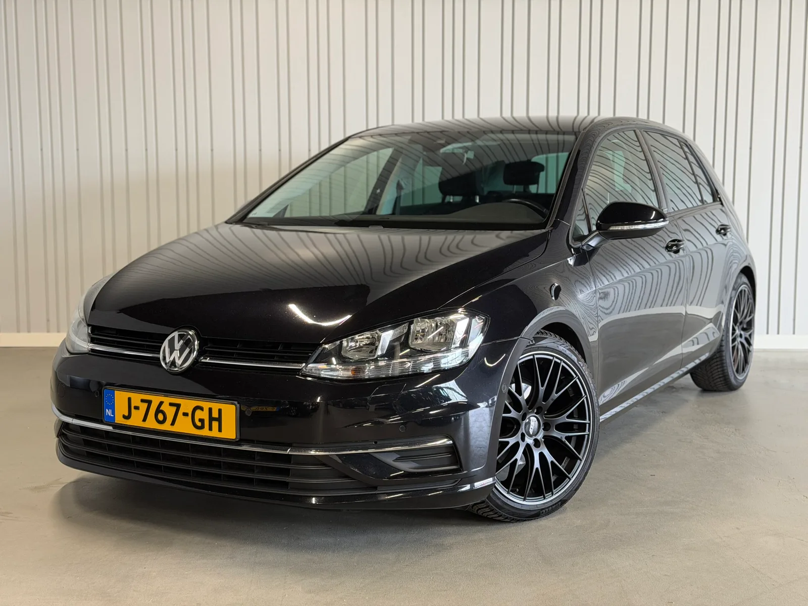 Volkswagen Golf (2019) — foto 1