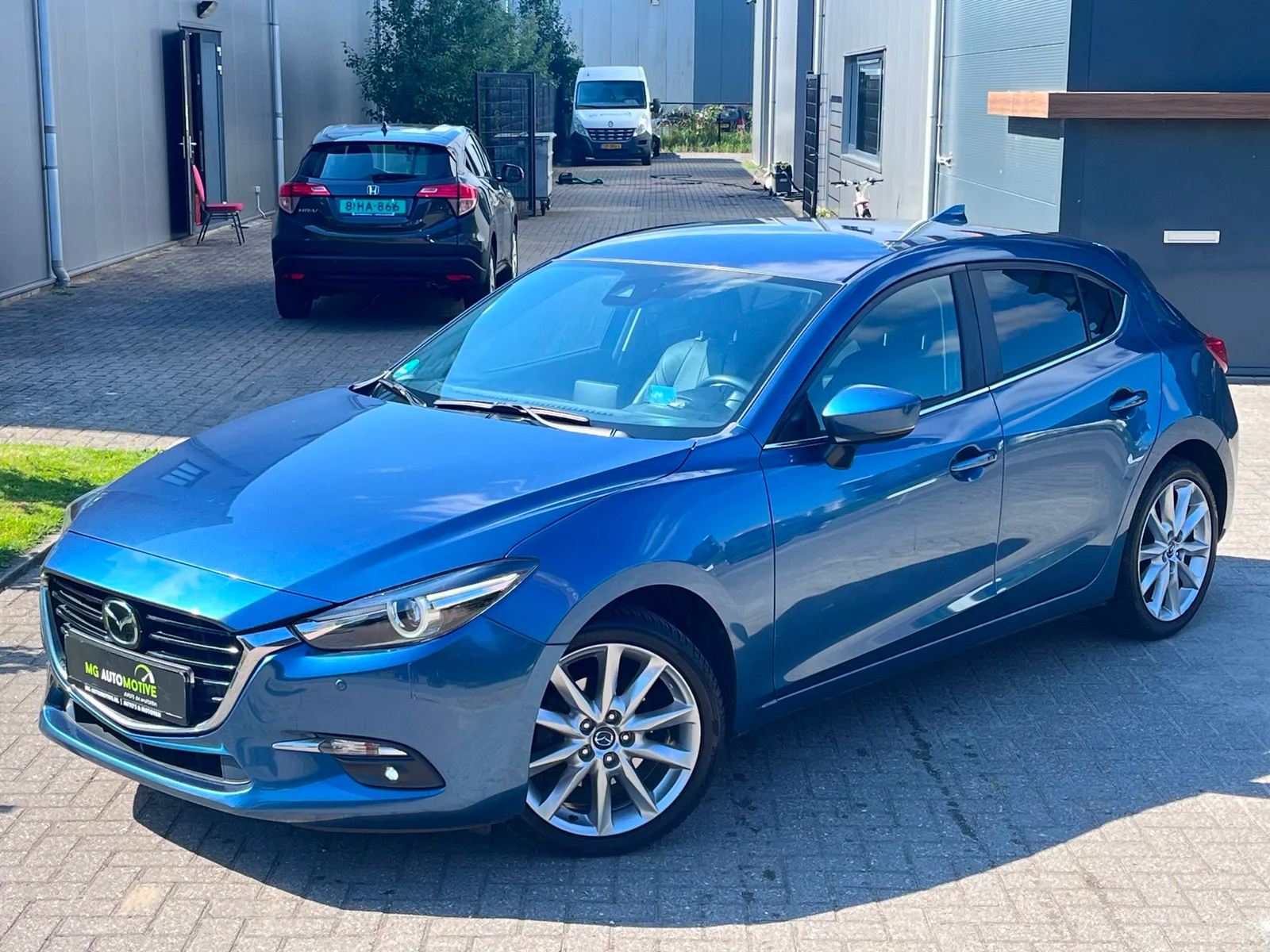 Mazda 3 (2017) — foto 1