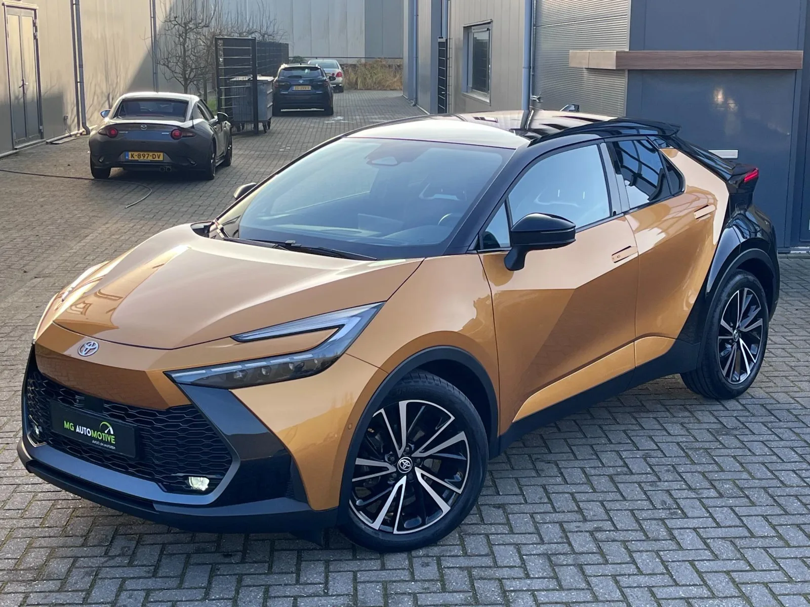 Toyota C-HR (2024) — foto 1