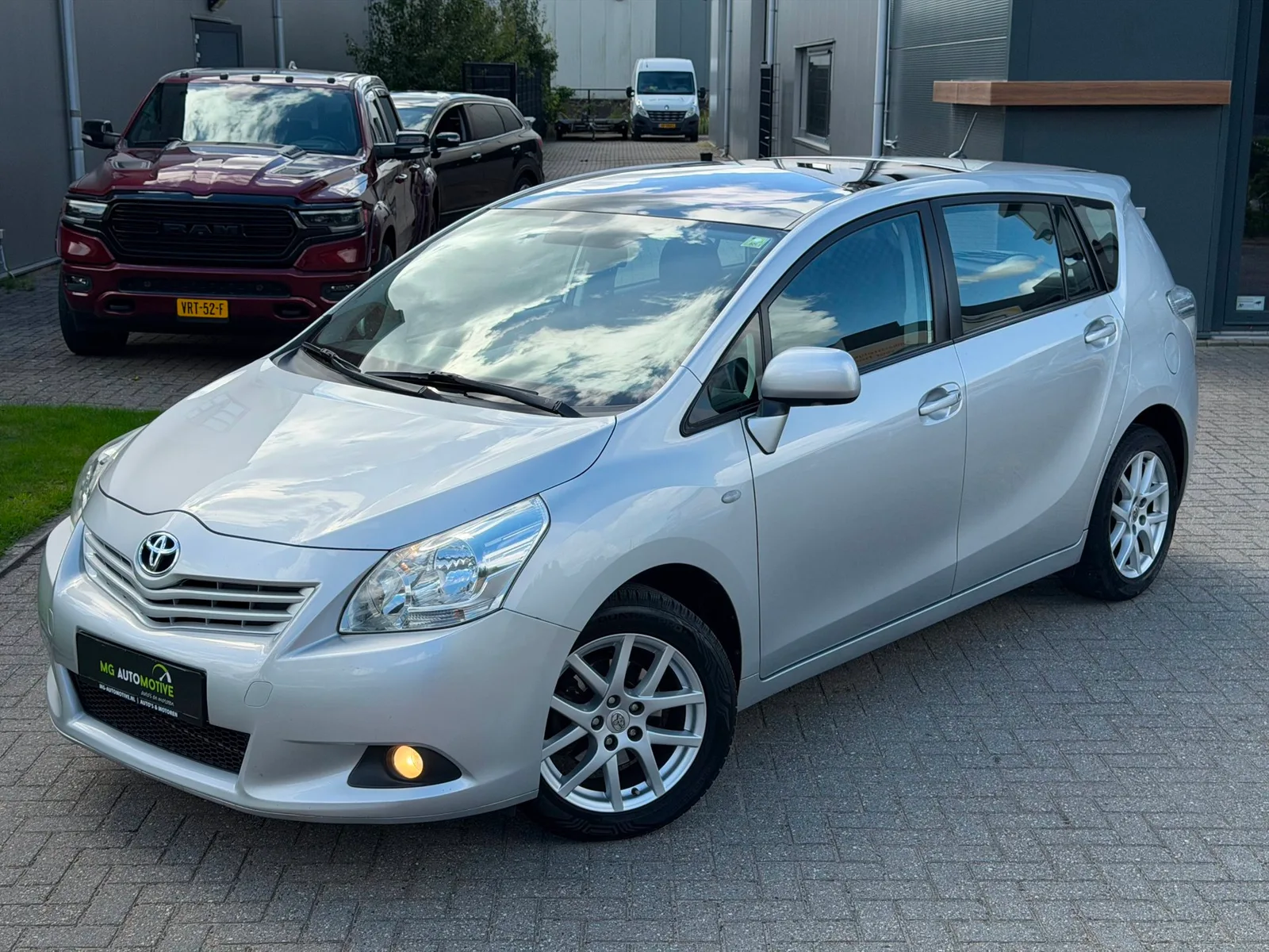 Toyota Verso (2011) — foto 1