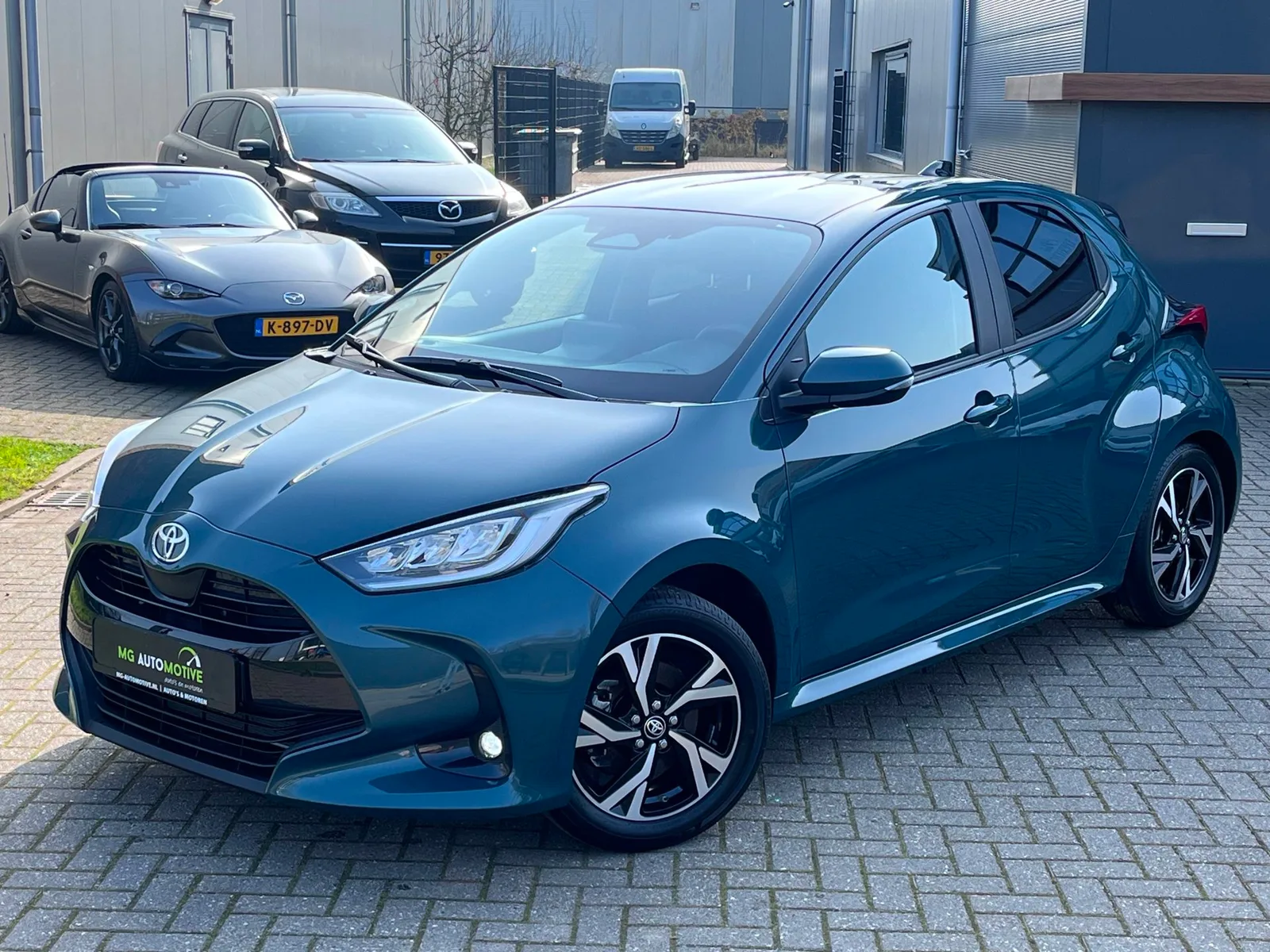 Toyota Yaris (2025) — foto 1