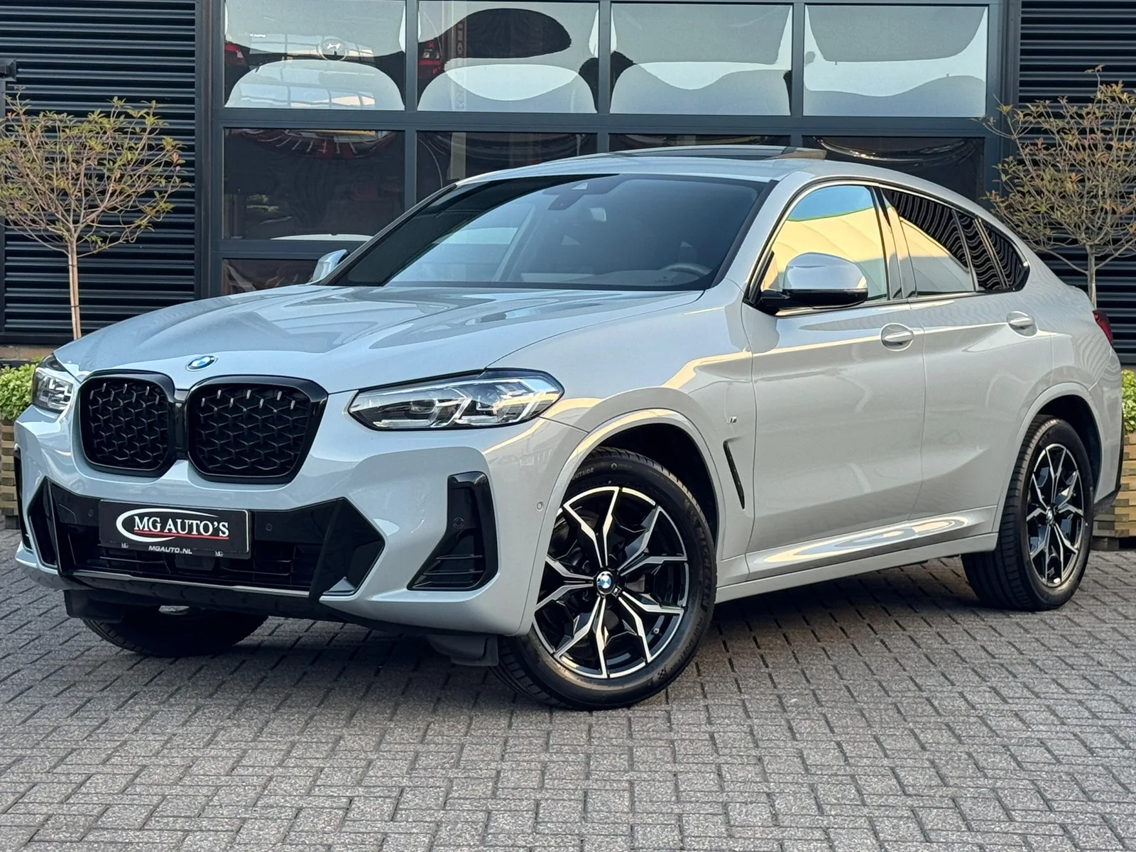 BMW X4 (2024) — foto 1