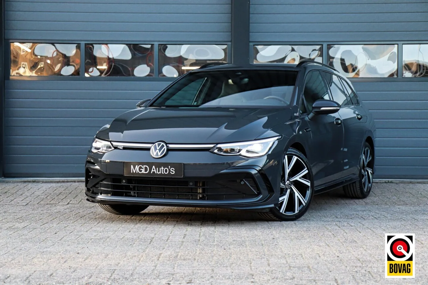 Volkswagen Golf (2022) — foto 1