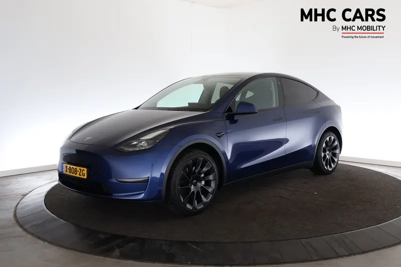 Tesla Model Y (2024)