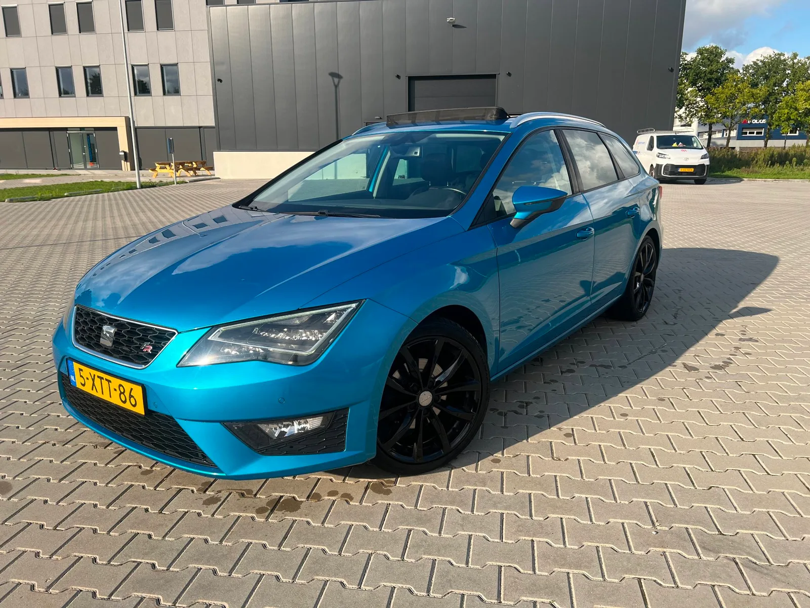 SEAT Leon (2014) — foto 1