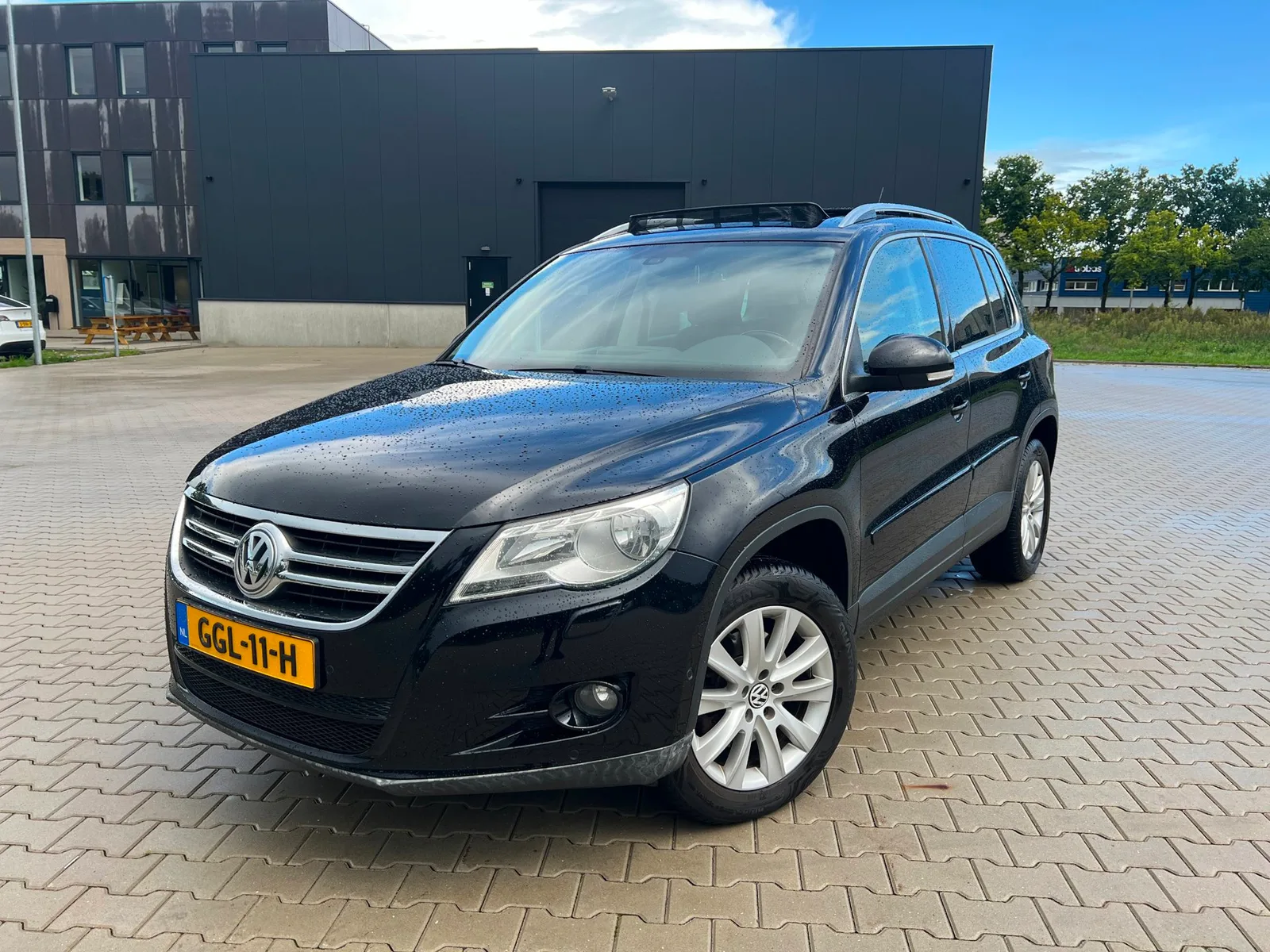 Volkswagen Tiguan (2009) — foto 1
