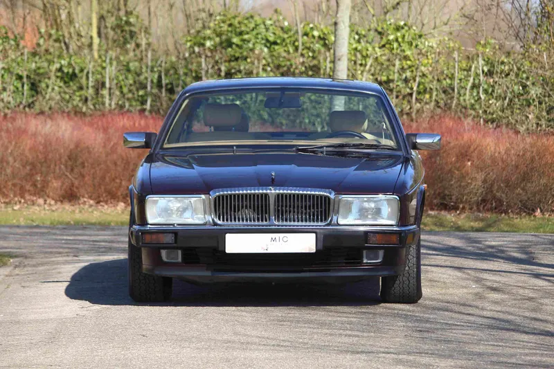 Daimler Double Six (1993)