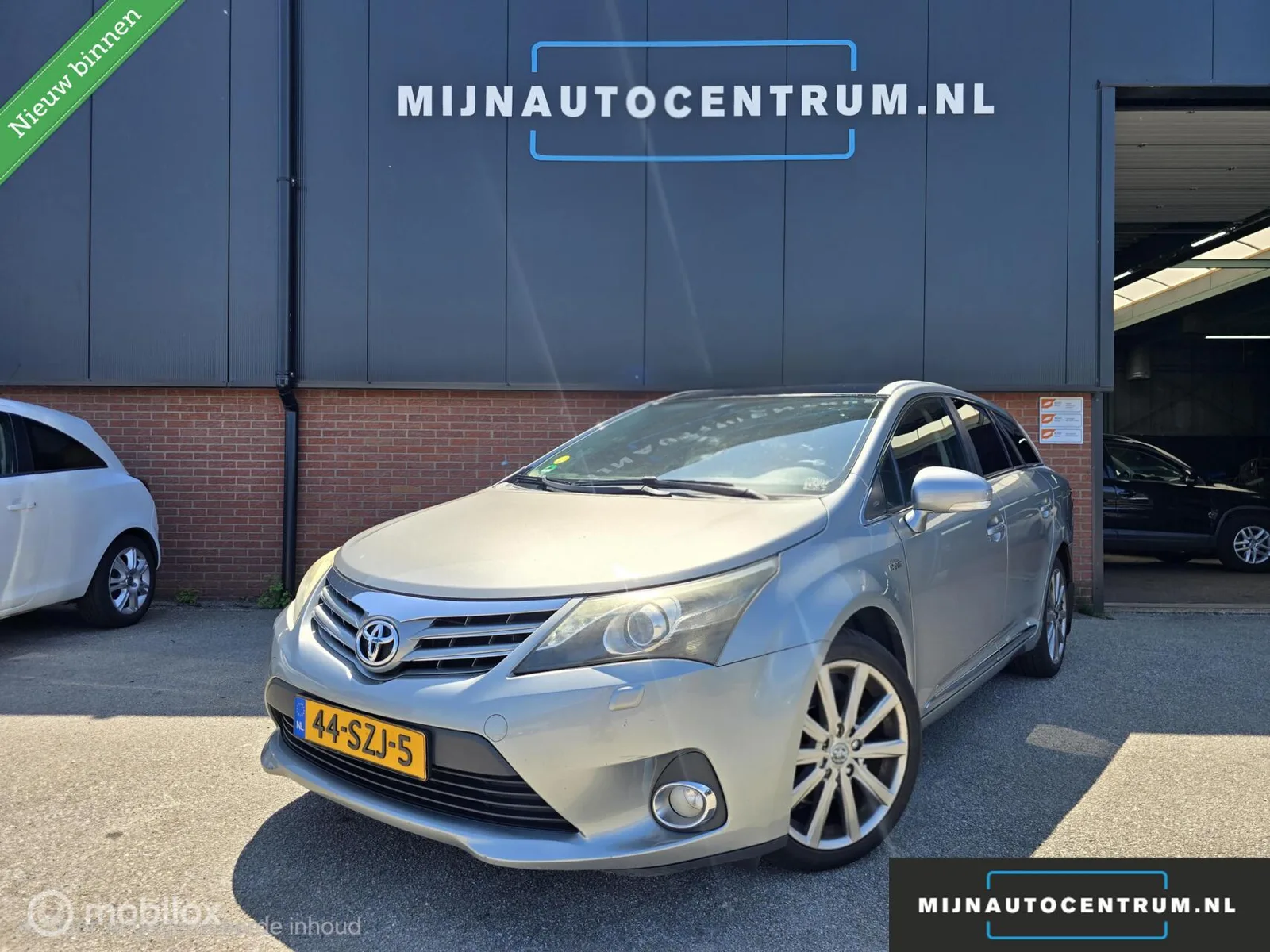 Toyota Avensis (2012) — foto 1