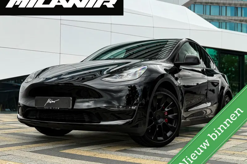 Tesla Model Y (2024)