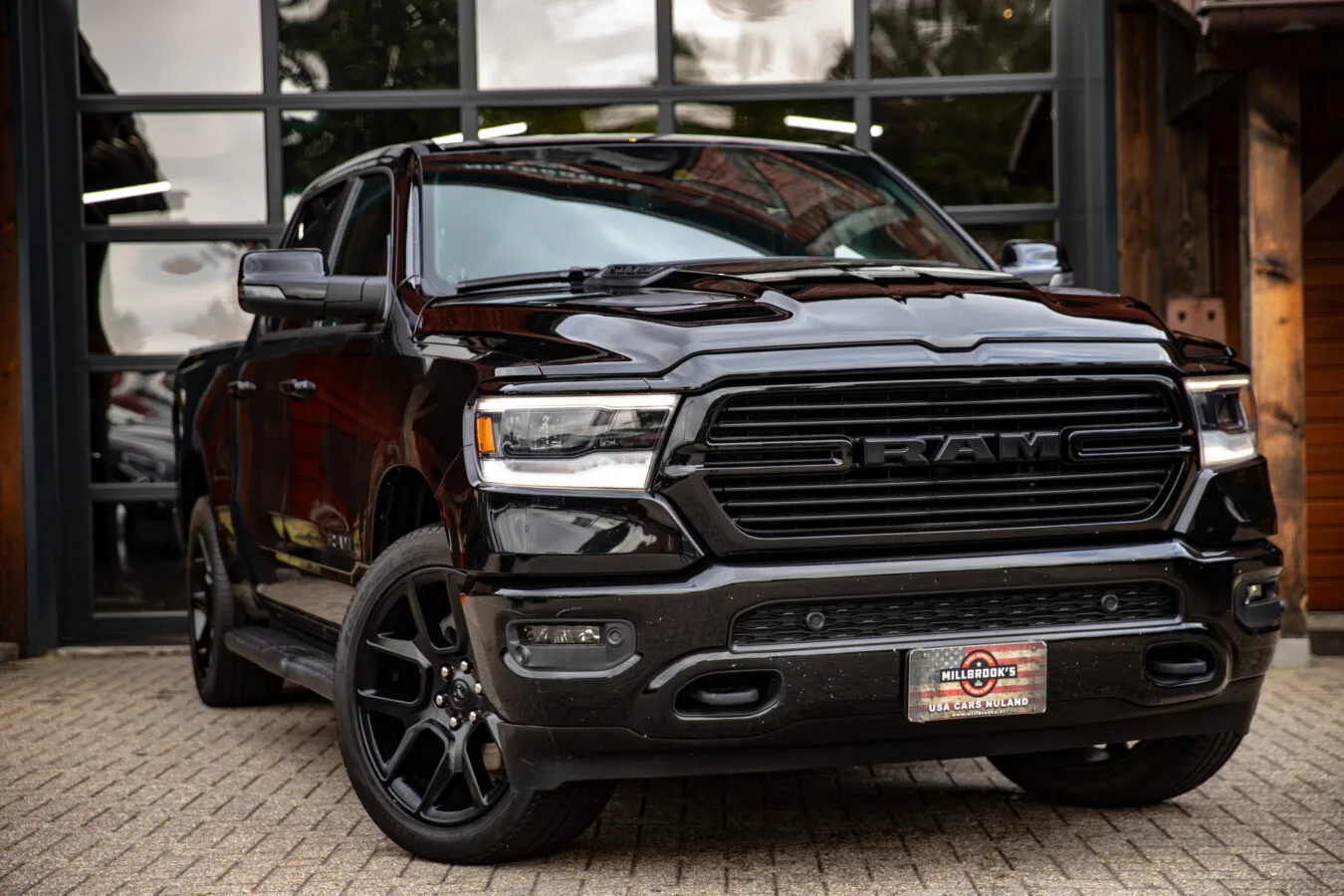 Dodge RAM (2024) — foto 1