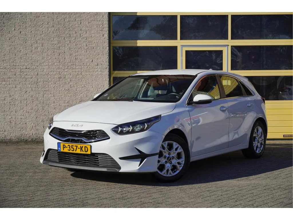 Kia Ceed (2022) — foto 1