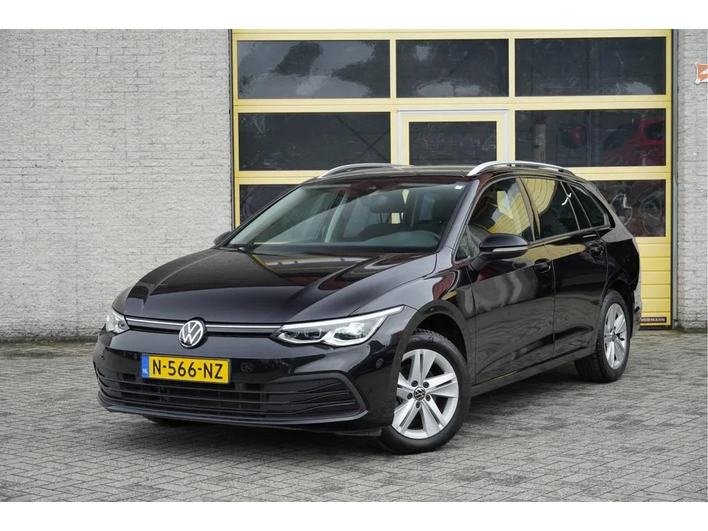 Volkswagen Golf (2021) — foto 1