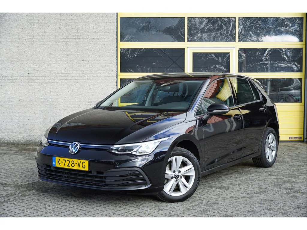 Volkswagen Golf (2021) — foto 1