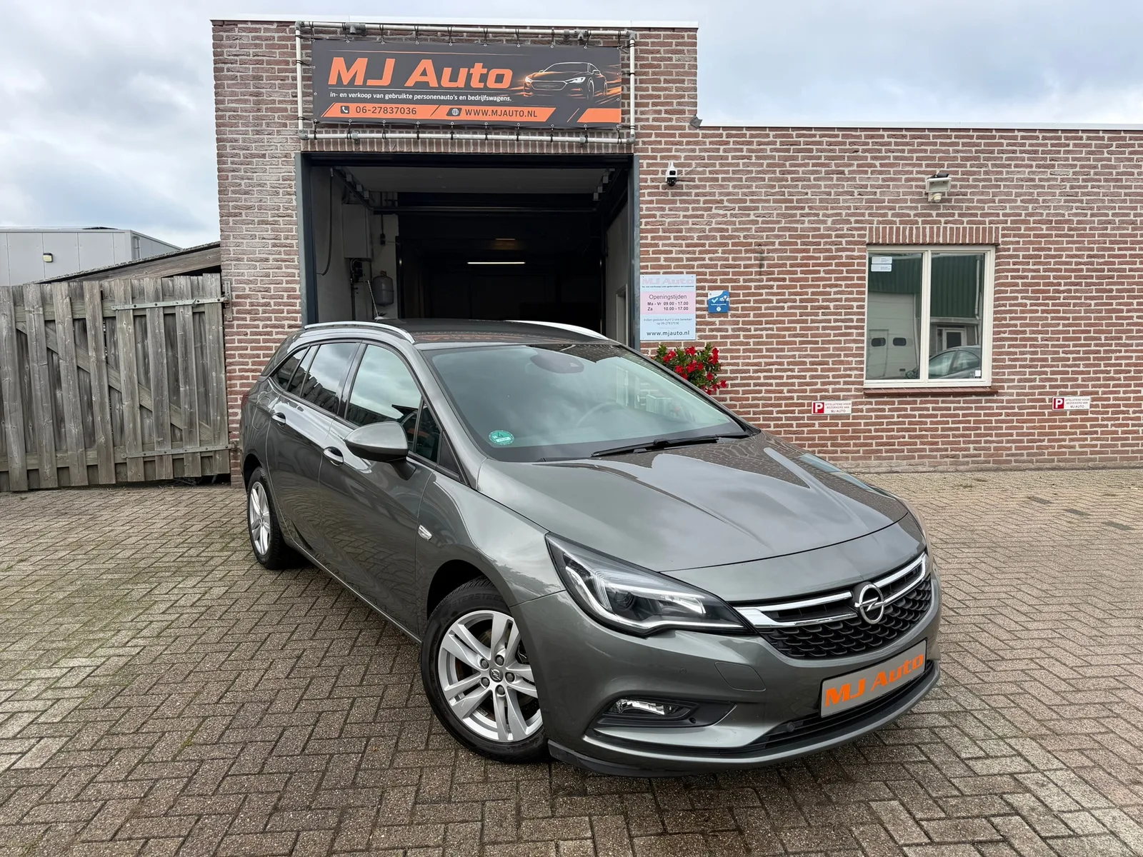 Opel Astra (2017) — foto 1