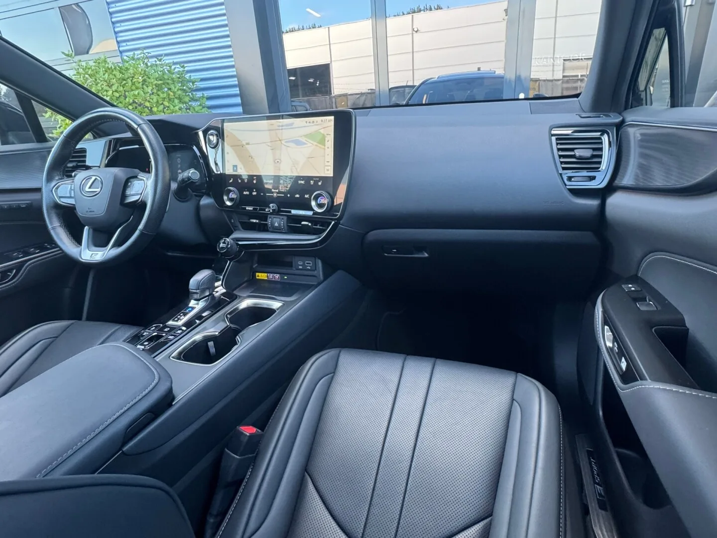 Lexus NX (2024) — foto 1