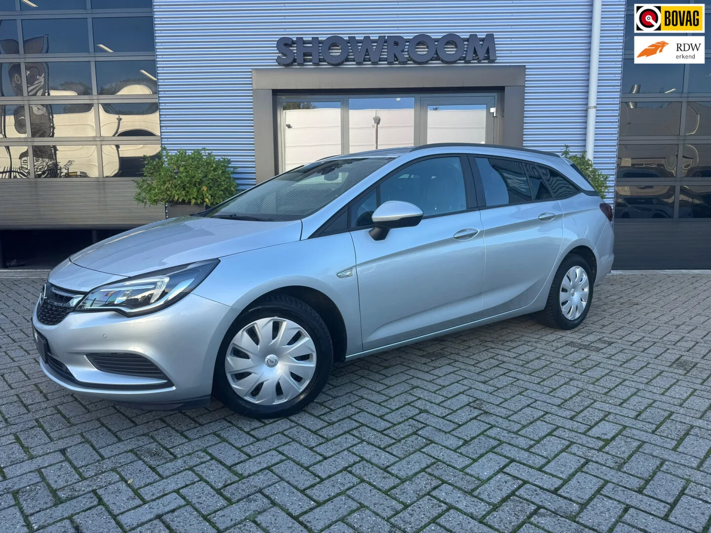 Opel Astra (2017) — foto 1