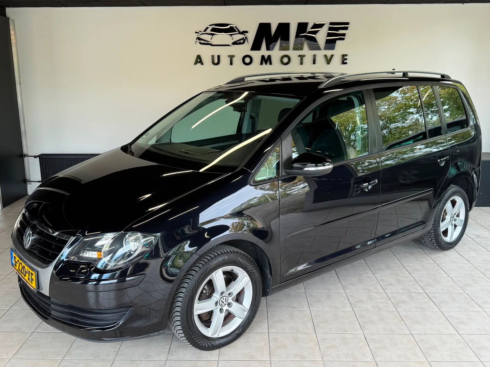 Volkswagen Touran (2009) — foto 1