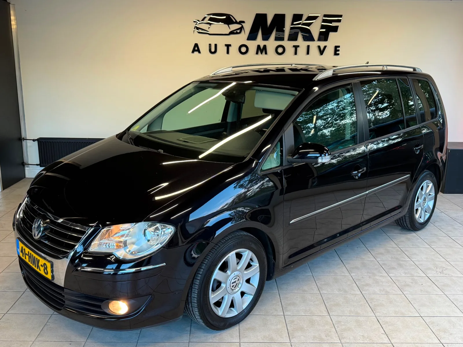 Volkswagen Touran (2009) — foto 1