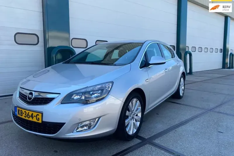 Opel Astra (2012)
