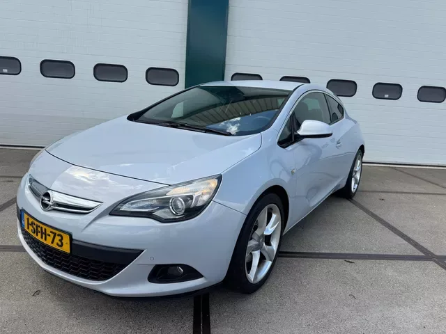 Opel Astra (2013) — foto 1