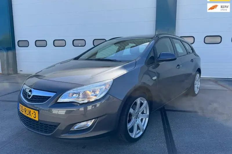 Opel Astra (2011)