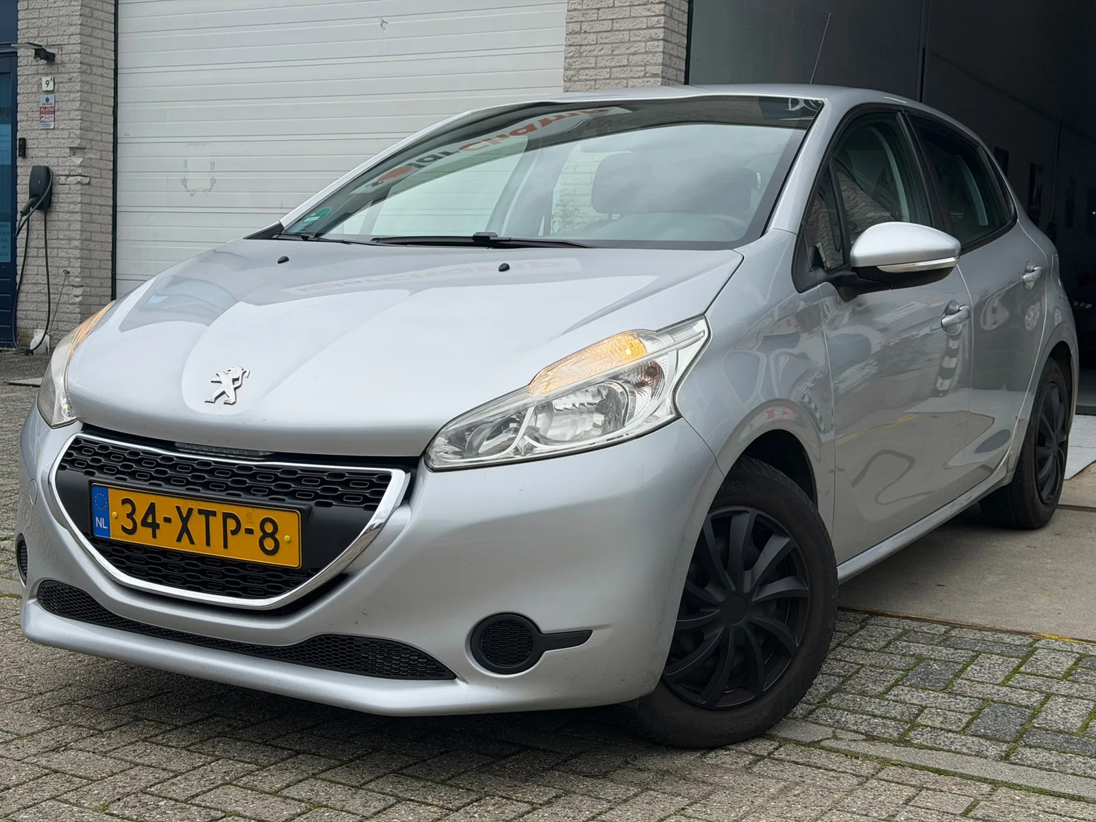 Peugeot 208 (2012) — foto 1