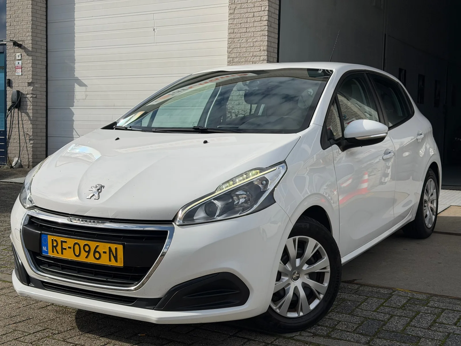 Peugeot 208 (2017) — foto 1