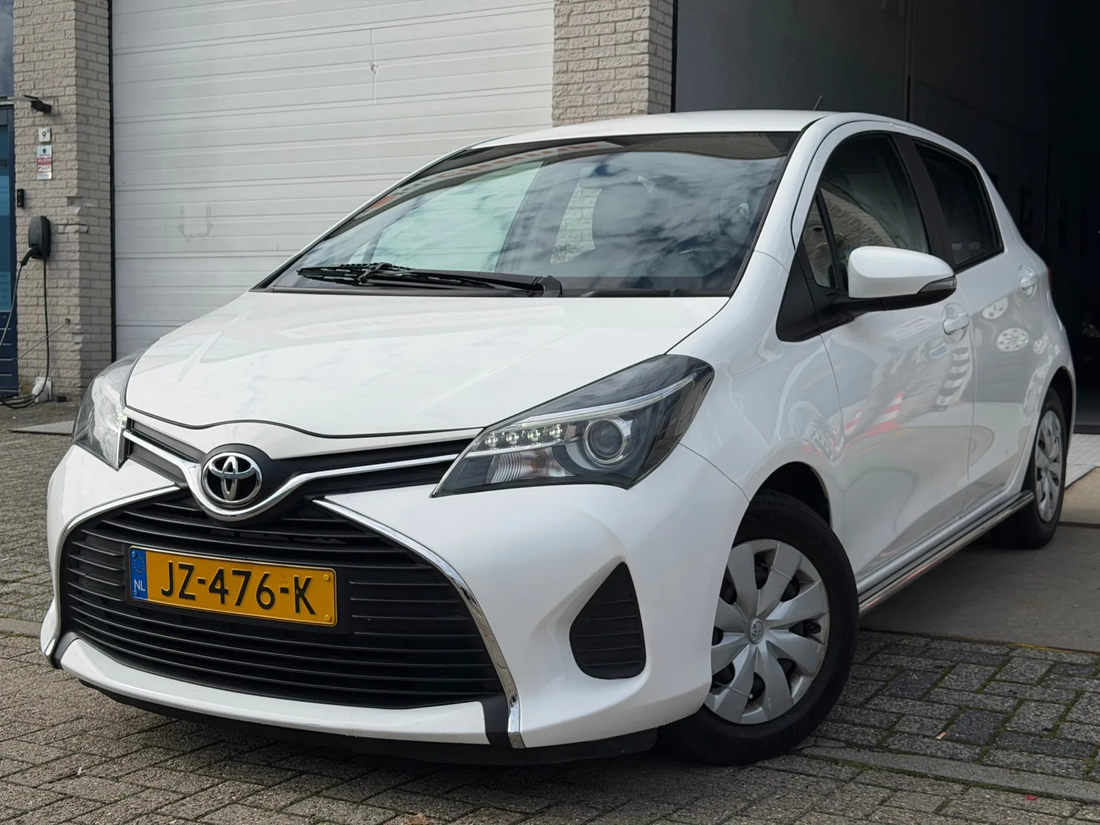 Toyota Yaris (2016) — foto 1