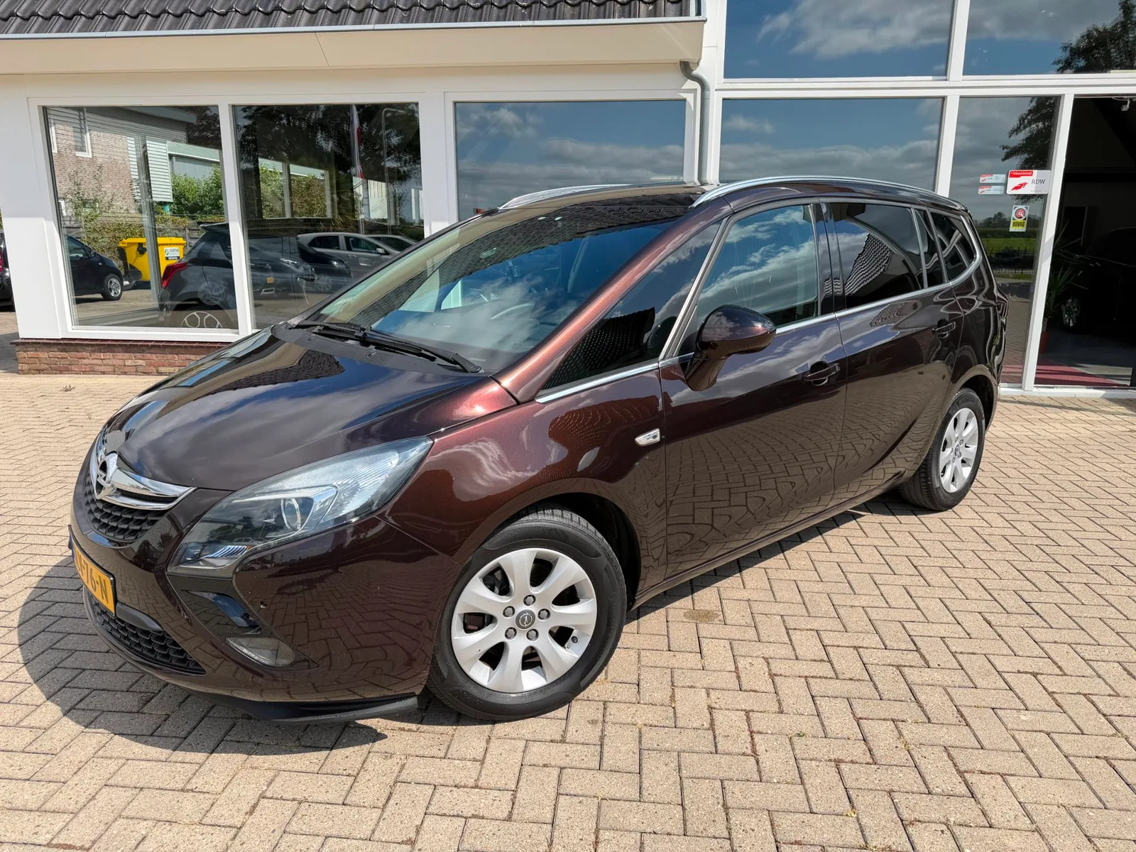 Opel Zafira Tourer (2015) — foto 1