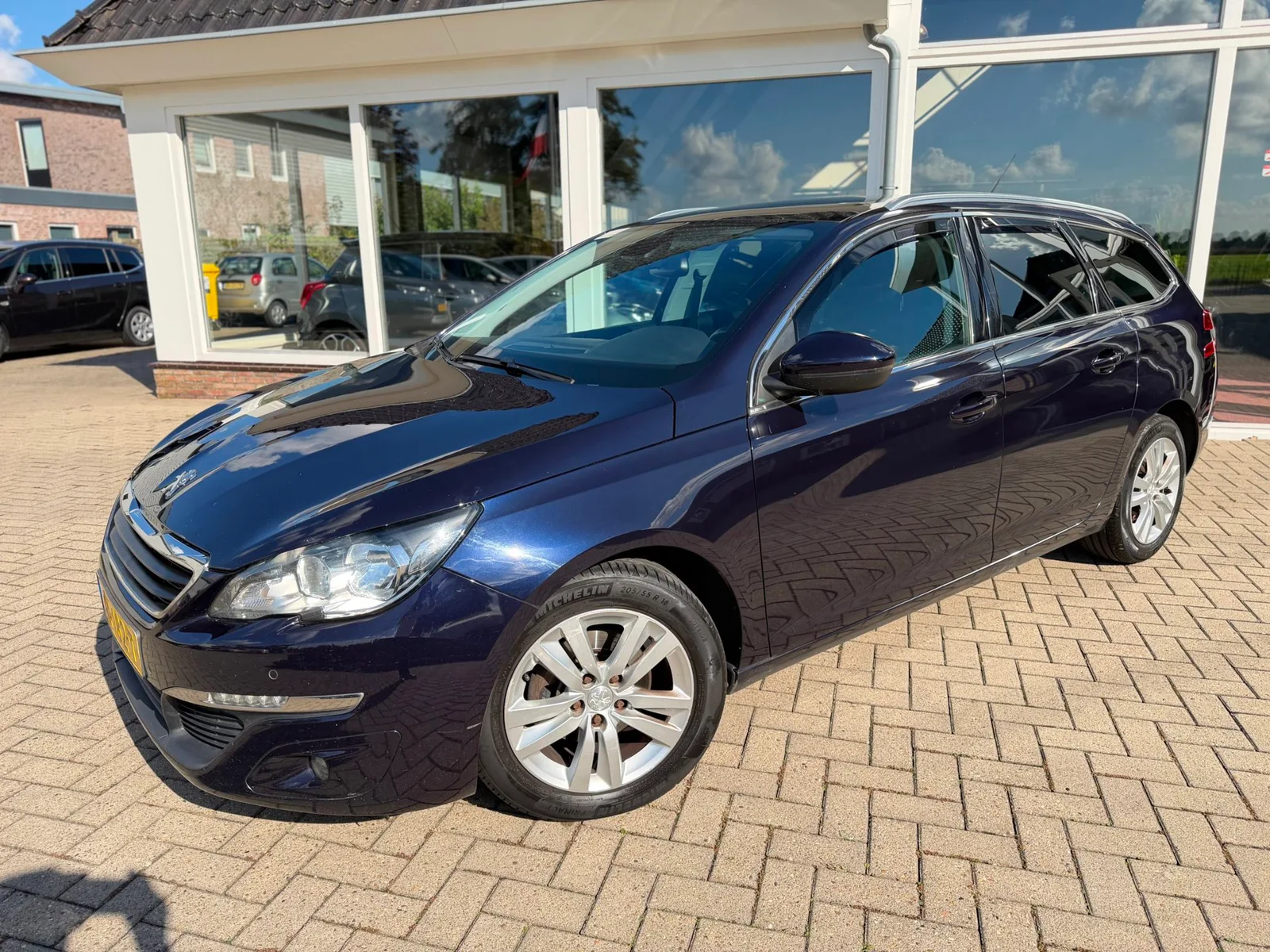 Peugeot 308 (2015) — foto 1