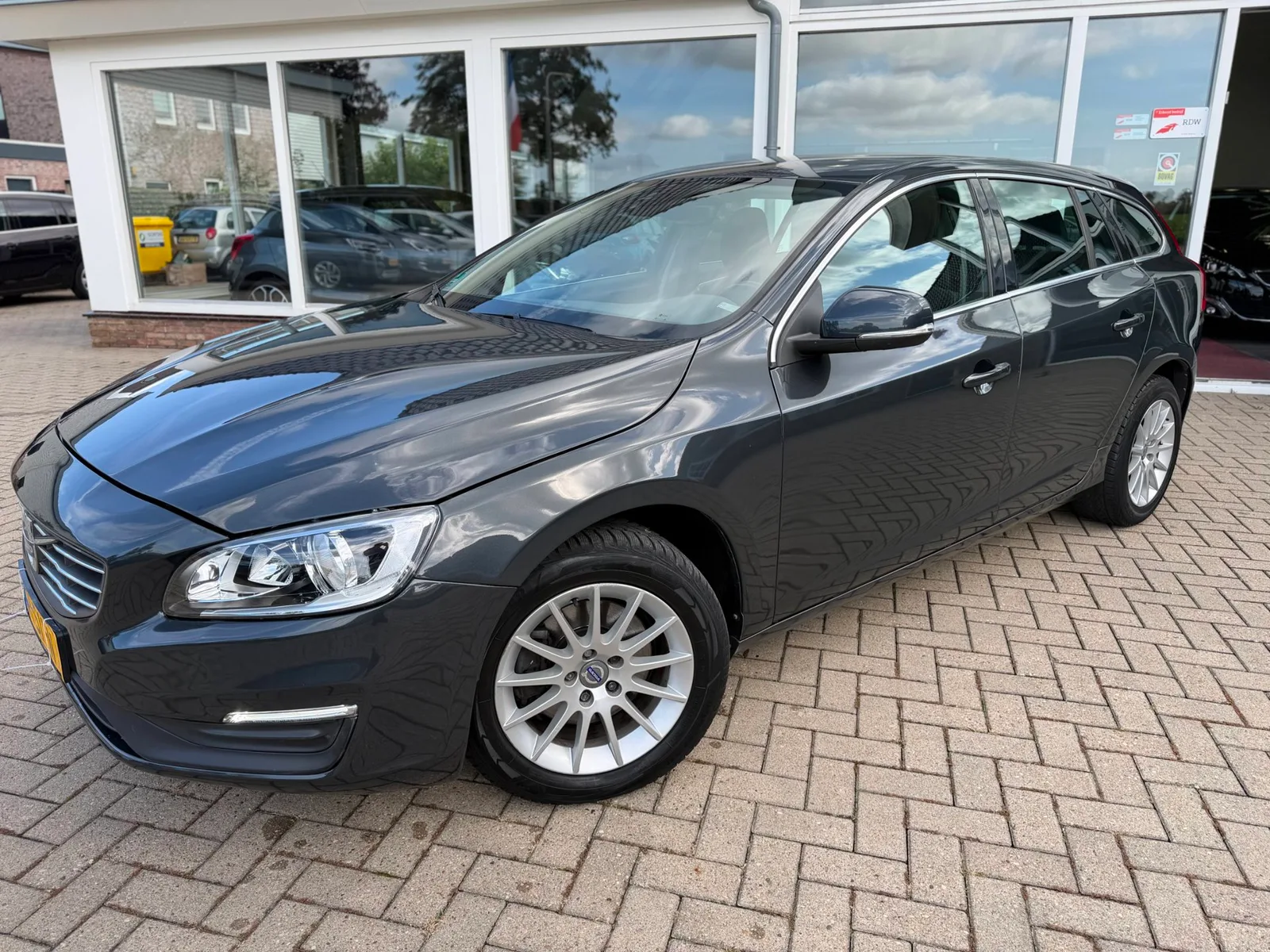 Volvo V60 (2015) — foto 1