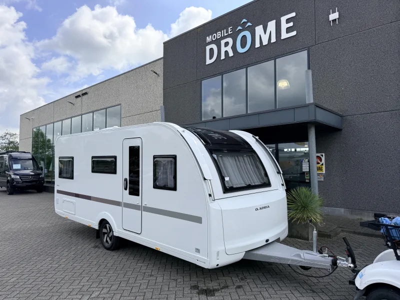 Adria Adora (2026) — foto 1